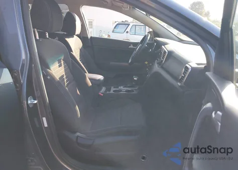 2018 Kia Sportage Lx z USA, uszkodzony, nr VIN KNDPMCACXJ7489822